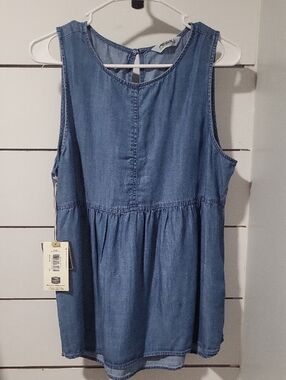 Sleeveless Chambray Tank Top in Denim Blue